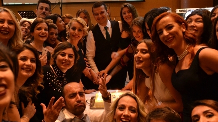 Okyanus Koleji'nin Öğretmenler Günü Kutlaması Büyük Sürprizlere Sahne Oldu