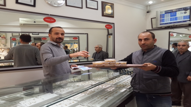 Okyanus'tan Esnafa Aşure İkramı