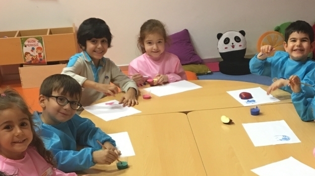 Özel Konyaaltı Okyanus Koleji Okul Öncesi Güneş Grubunun "Elma Baskısı" Etkinliği