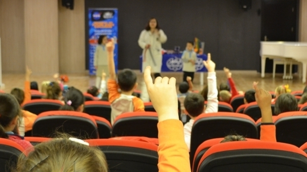 Özel Konyaaltı Okyanus Koleji Okul Öncesi Kademesi ve İlkokul 1. Sınıf Öğrencileri Mad Science Etkinliğinde