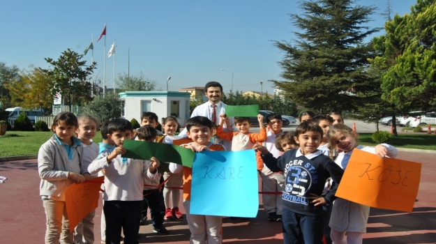Sancaktepe Okyanus Koleji 2/C Sınıfı Öğrencileri Geometrik Cisimleri Öğreniyor