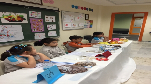 2-D Sınıfı Öğrencilerinin ''Dengeli Beslenme'' Sunumu