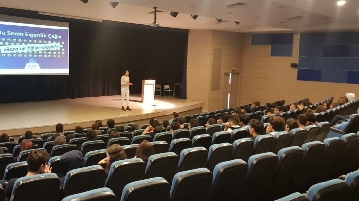 Sancaktepe Okyanus Koleji Öğrencileri Ergenlik Çağı Seminerinde..