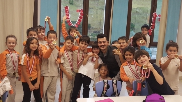 Üstün Zekalılar İlkokulu, 2-D Sınıfı Futbol Şampiyonu Oldu