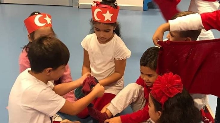 Yıldızlar Sınıfı "Put The Clothes On" Oyunu Oynadılar