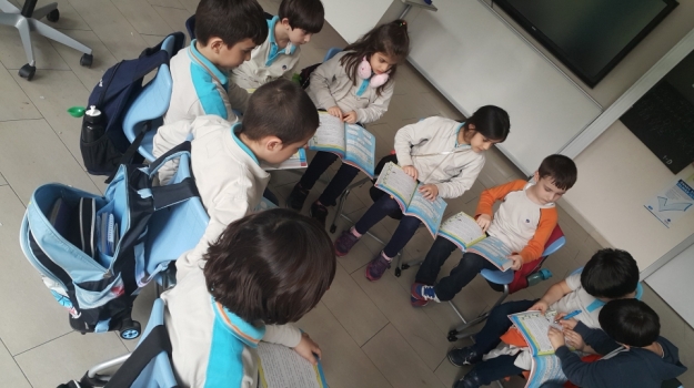 1-D Sınıfı Okuma Çemberi Tekniğini Öğrendi