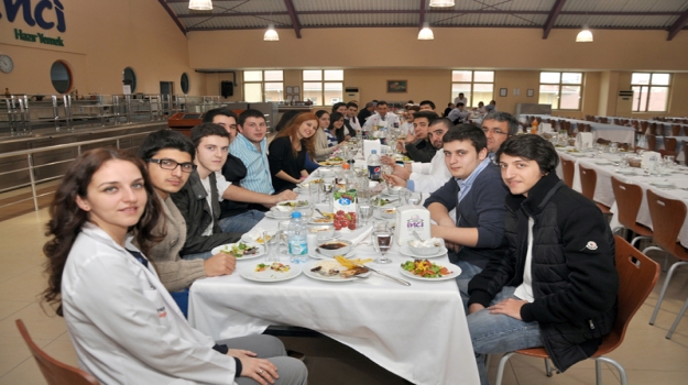 12. Sınıflar, YGS Öncesi Kahvaltı ve Yemekte Buluştu