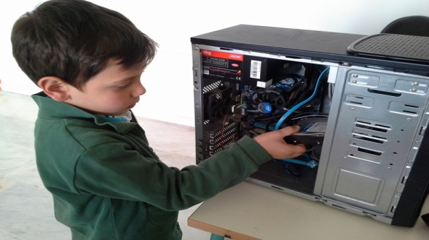 2.Sınıflar Bilgisayarı Keşfetti