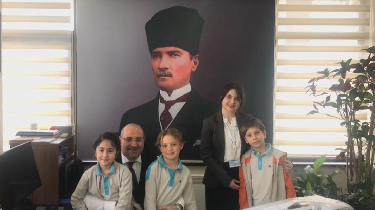 3.Sınıflarımız ''Dikkat Öğrenci Çıkabilir'' İsimli Sosyal Sorumluluk Projelerini Gerçekleştirdiler.