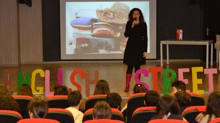 5. Sınıf Öğrencileri 'English Street' Etkinliğinde