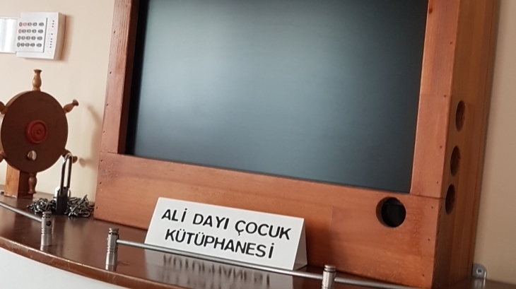 Incek Okyanus Koleji Gezegenler Sınıfı Kütüphane Geziyor.