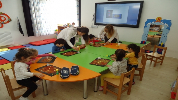 Adana Okyanus Koleji Çiçekler Grubu İngilizce Dersinde