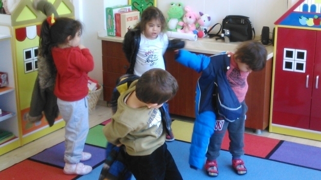 ADANA OKYANUS KOLEJİ ÇİÇEKLER GRUBU OYUN ETKİNLİĞİNDE