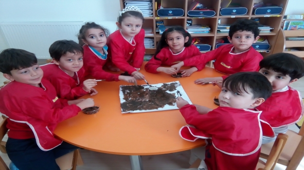 Adana Okyanus Koleji Yıldızlar Grubu Yanardağ Deneyi Yapıyor.