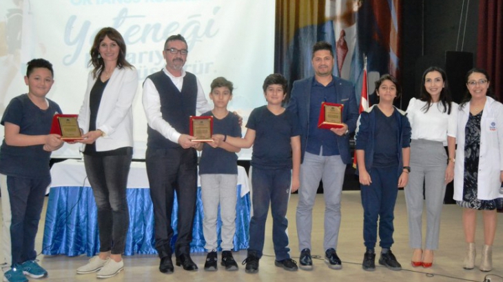 Adana Okyanus Kolejinde Gelecekte Bir Gün Meslekte İlk Gün Projesi İkinci aşaması ‘Velilerimiz Sahnede’ devam ediyor…