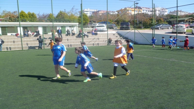 Avcılar ve Güneşli Kış Spor Okulları'nın Dostluk Maçı