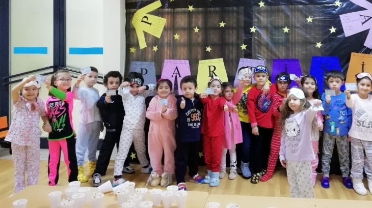 Avcılar Okyanus Koleji Öğrencileri Pijama Partisinde