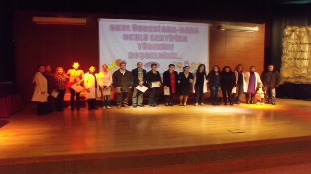 Avcılarda Ana-Baba Okulu Sertifika Töreni