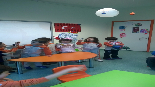 Bahçelievler Okyanus Koleji Yıldızlar ve Gezegenler Sınıfı İngilizce Sandwich Dersinde