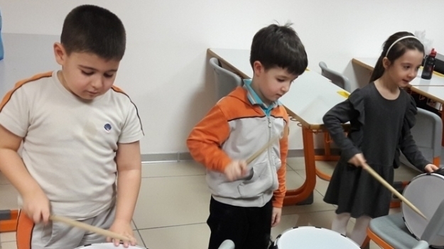 Bahçelievler Okyanus Okul Öncesi Öğrencileri İlgi ve Yetenek Merkezi Müzik Dersinde