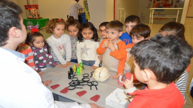Bahçelievler Okyanus Okul Öncesi Öğrencileri Mad Science Atölye Çalışmalarında