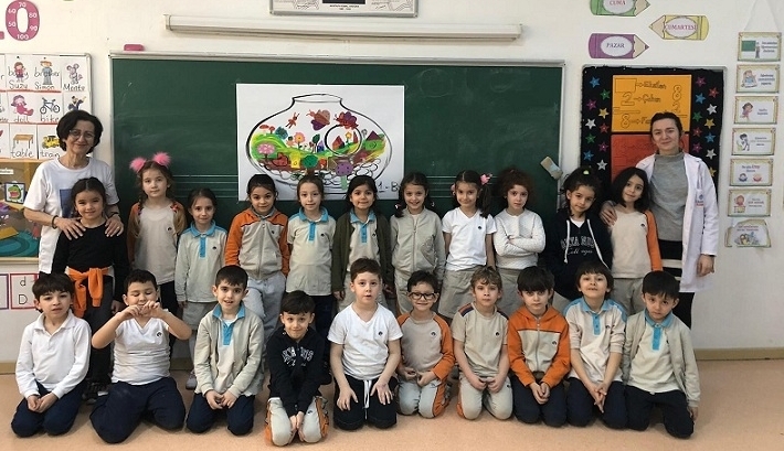 Bahçeşehir Okyanus Koleji 1. Sınıf Öğrencileri Okudukları "Bahçıvan Köstebek ve Uçan Karınca Kıvırcık" Adlı Kitabın Yazarı Aysun Berktay Özmen ile Buluştular.
