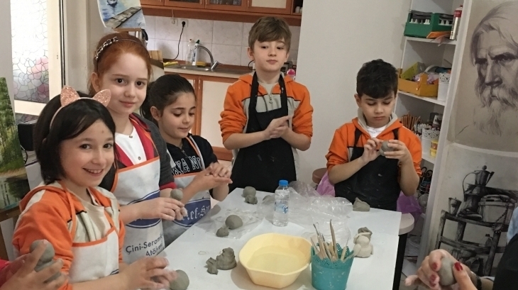 3/A, 3/B, 3/C Sınıfı Öğrencileri Seramik Yapımını Öğrenerek Keyifli Vakit Geçirdiler.