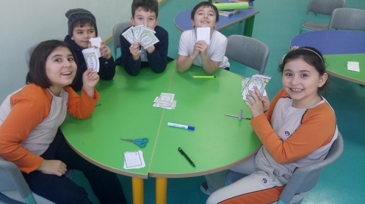 Bahçeşehir Okyanus Koleji Üstün Zekâlılar ve Yetenekliler İlkokulu 3. Sınıf Matematik Esnek Grup Öğrencileri “Çarpma Oyunu” Etkinliğinde