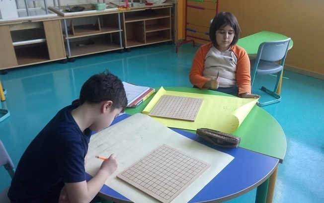 Bahçeşehir Okyanus Koleji Üstün Zekâlılar ve Yetenekliler İlkokulu 3. Sınıf Matematik Esnek Grup Öğrencileri “Uzamsal Zeka ile Alan Hesaplama” Etkinliğinde
