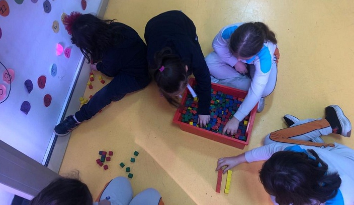 Bahçeşehir Okyanus Koleji Üstün Zekalılar ve Yetenekliler Okulu 2-E Sınıfı Esnek Öğrenme Grubu Öğrencileri ‘’Modelleyerek Çarpma Yapıyorum’’ Etkinliğinde,