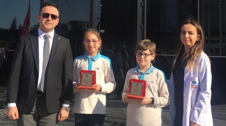 Bayrampaşa Okyanus Ortaokulu'nda Ayın Örnek Öğrencileri Seçilmeye Devam Ediyor