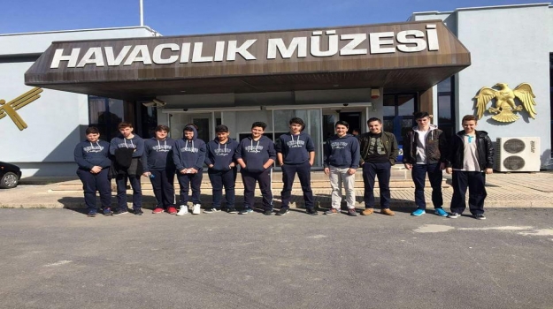 Beykent Okyanus Koleji Havacılık Kulübü Öğrencileri Yeşilköy Hava Kuvvetleri Müzesi'nde