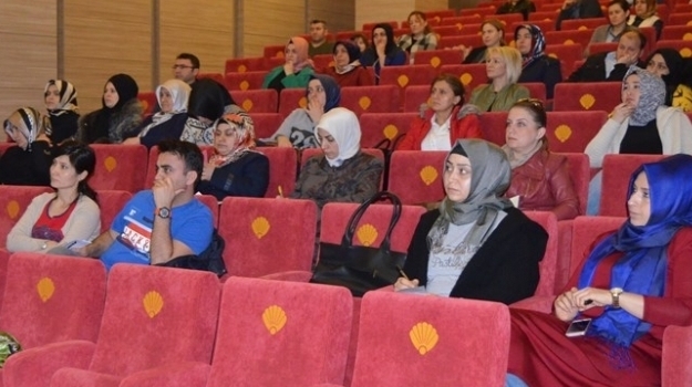 Beykent Kampüsünde "Ergenlik Sürecinde Anne-Baba Tutumları" Veli Semineri