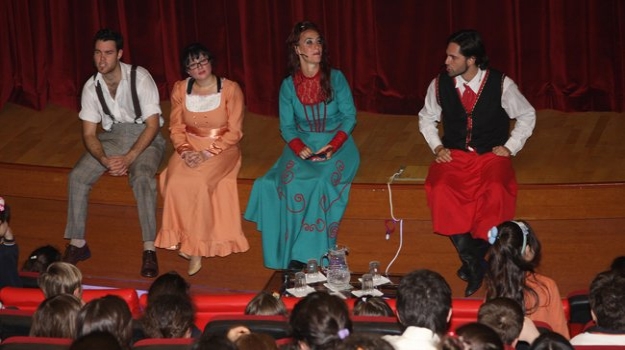 Beylikdüzü'nde İngilizce Tiyatro 'Young Einstein'