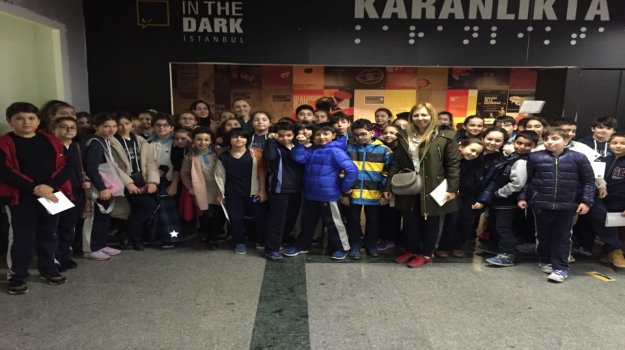 Beylikdüzü Okyanus Ortaokulu 5. Sınıf Öğrencileri "Karanlıkta Diyalog” Gezisi’nde