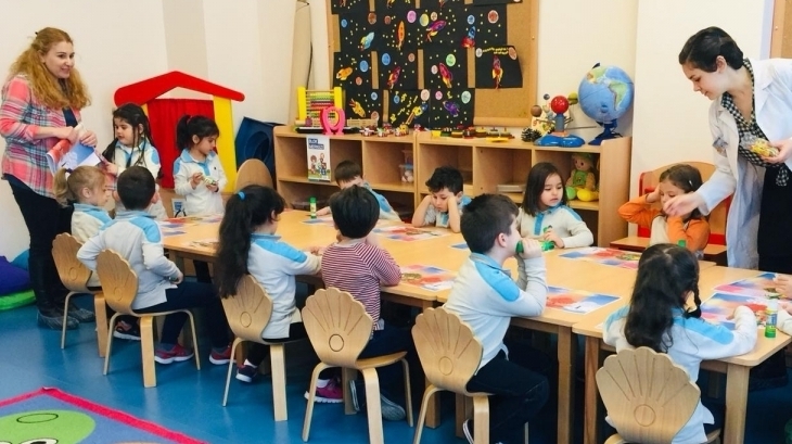 Bornova Okyanus Koleji Yıldızlar Grubu Öğrencileri Aile Katılımı Etkinliğinde