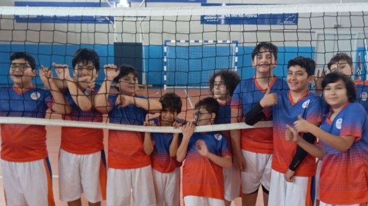 Çekmeköy Okyanus Koleji Küçük Erkek Voleybol Takımımız İlçe İkincisi Oldu