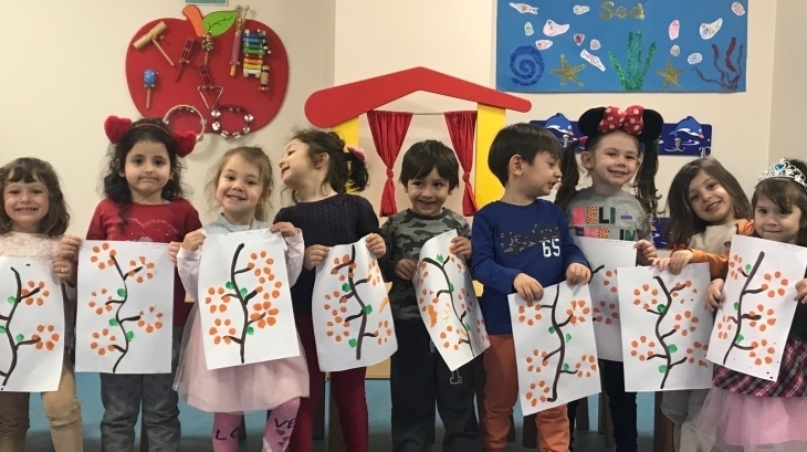 Çekmeköy Okyanus Koleji, Okul Öncesi Çiçekler Grubu Sanat Dersinde