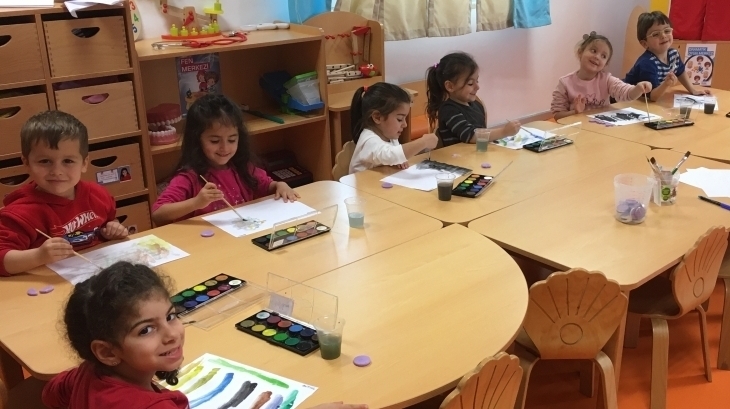 Çiçekler Sınıfı Sanat Etkinliği Dersinde