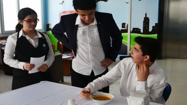 English Corner'da Şarkı ve Skeçlerle Dolu Dolu İngilizce