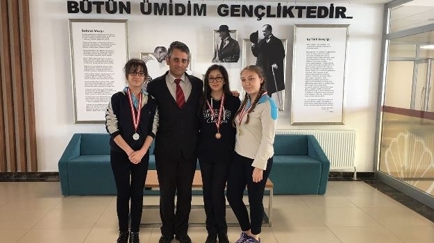 Eryaman Ortaokul Kademesi 8.Sınıf TEOG 6.Deneme Sınavı Başarı Madalyaları