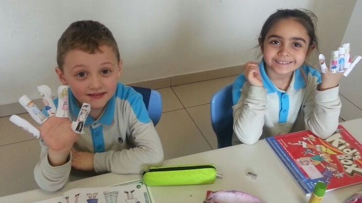 1. Sınıf Öğrencileri Main Course Dersinde Parmak Kuklası Yaptılar