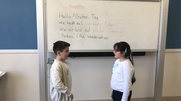 Eryaman Okyanus Koleji Öğrencileri Almanca Dil Kulübü Dersinde Selamlaşmayı Öğreniyor