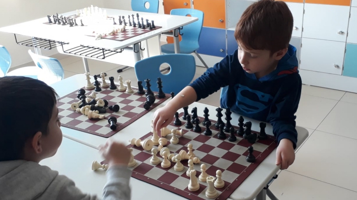 Eryaman Okyanus Koleji Okul Öncesi Kademesi Öğrencileri Satranç Dersindeler