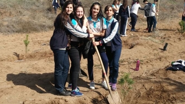 Eryaman Kampüsü Ortaokul Kademesi Öğrencileri Fidan Dikiminde
