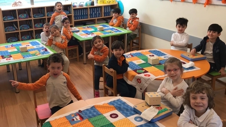 Fatih Okyanus Koleji Okul Öncesi Yıldızlar Grubu Kodlama Dersinde