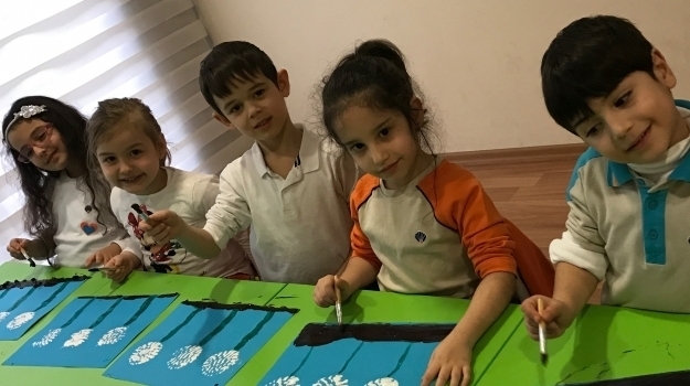 Fatih Okyanus Okul Öncesi Koleji Bulutlar Grubu Resim Dersinde