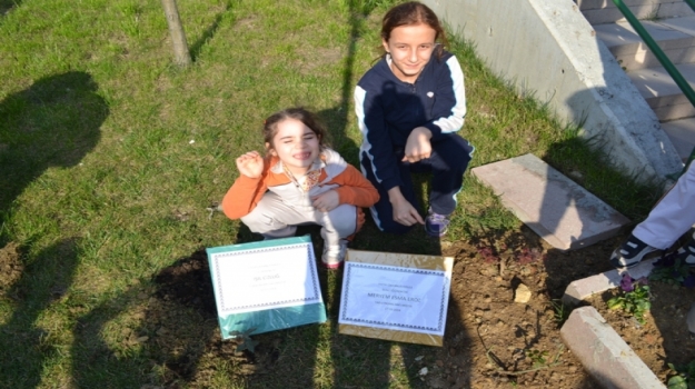 Fatih Okyanus'a İlk Kayıt Olan Öğrencilerden Bahçeye İlk Fidan