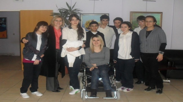 Güneşli Okyanus Koleji Engelleri Kaldırdı