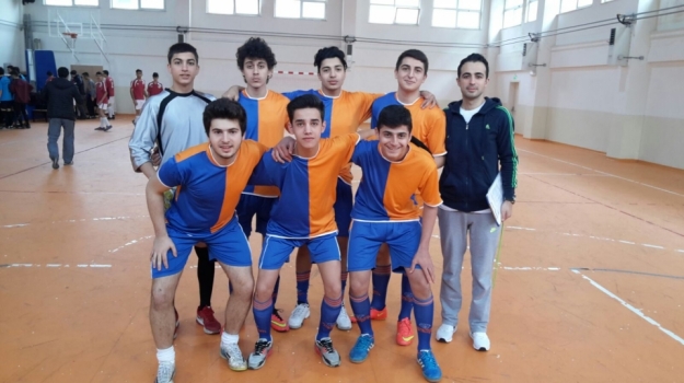 Güneşli Okyanus Genç Erkek Futsal Takımı Yarı Finalde